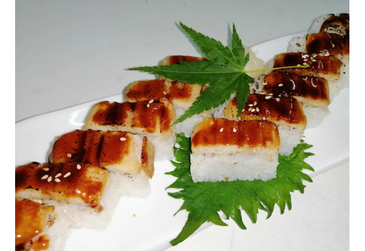 鯖おぼろ寿司 Mackerel roll wrapped with oboro conbu